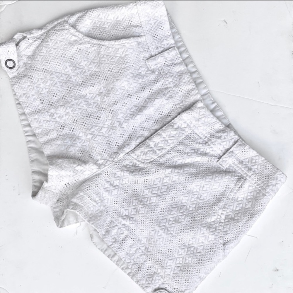 🌼 Free people white lace shorts Sz 2.